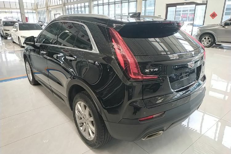 Cadillac XT4 2022 — фото 4