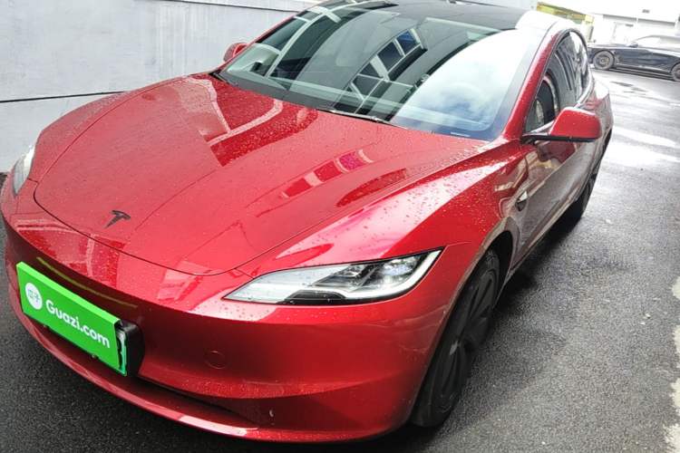 Tesla Model 3 2025 — фото 1