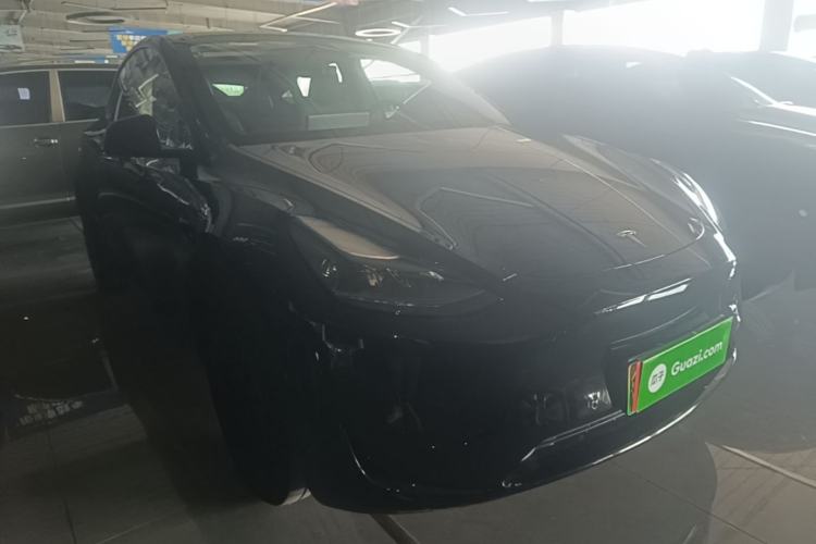 Tesla Model Y 2023 — 3