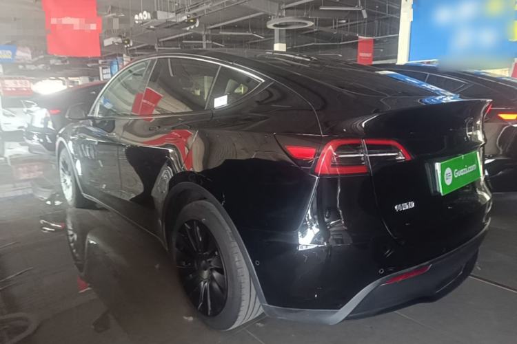 Tesla Model Y 2023 — 4
