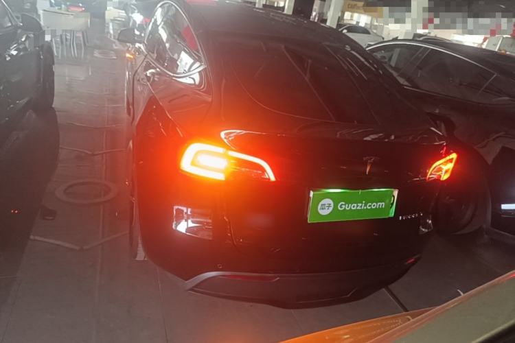 Tesla Model Y 2023 — 5