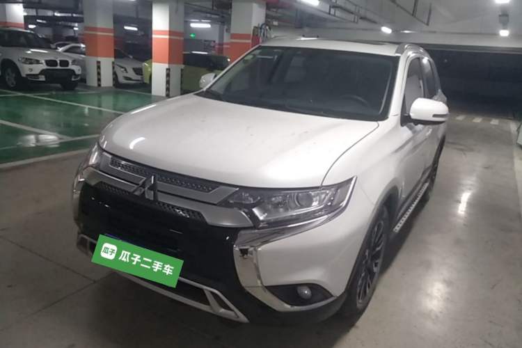Mitsubishi outlander 2020 — фото 1