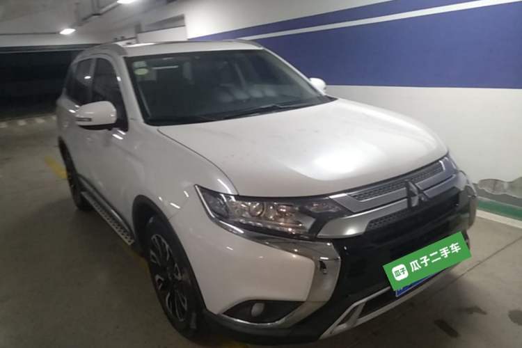 Mitsubishi outlander 2020 — фото 3