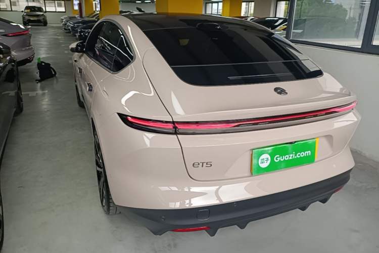 NIO ET5 2022 — 5