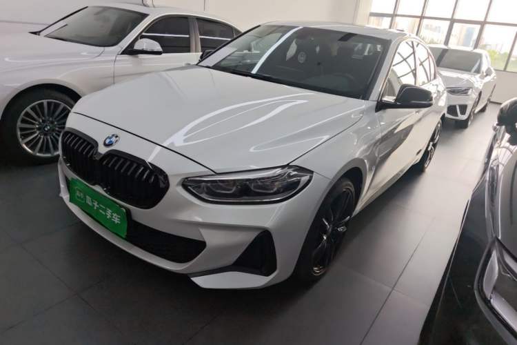 BMW 1 series 2022 — фото 1