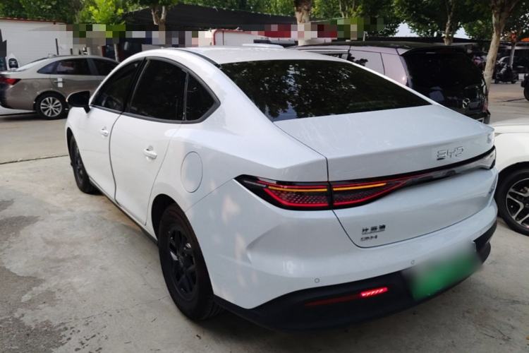 BYD Seal 05 DM-i 2025 — фото 4