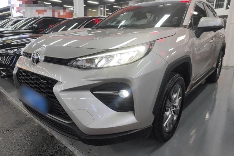 Toyota RAV4 2023 — фото 1