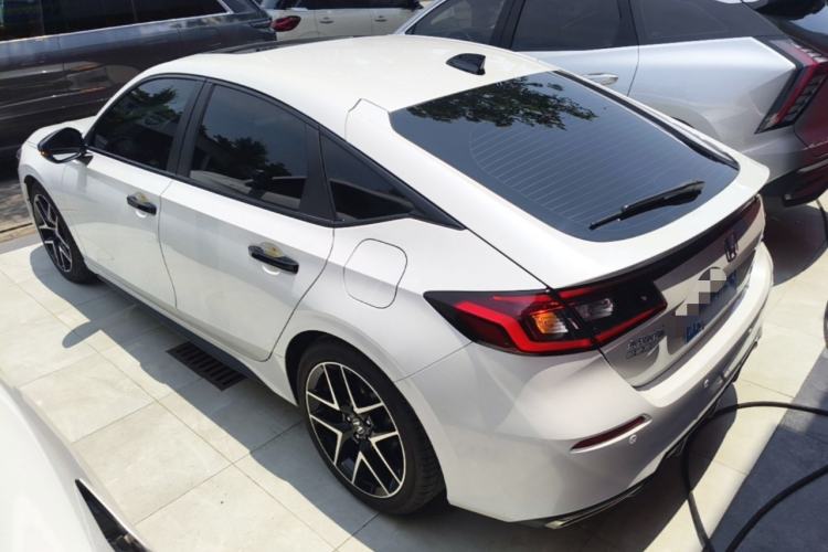 Honda Civic 2023 — 4