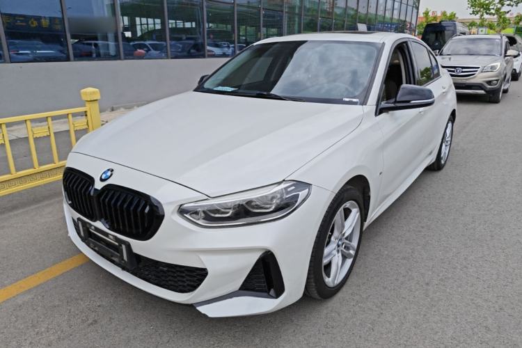 BMW 120i 2021 — фото 1