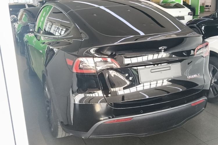 Tesla Model Y 2022 — 4