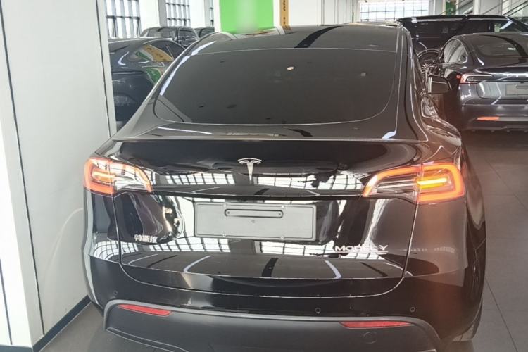 Tesla Model Y 2022 — 5