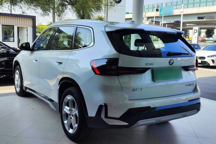 BMW iX1 2023 — 4
