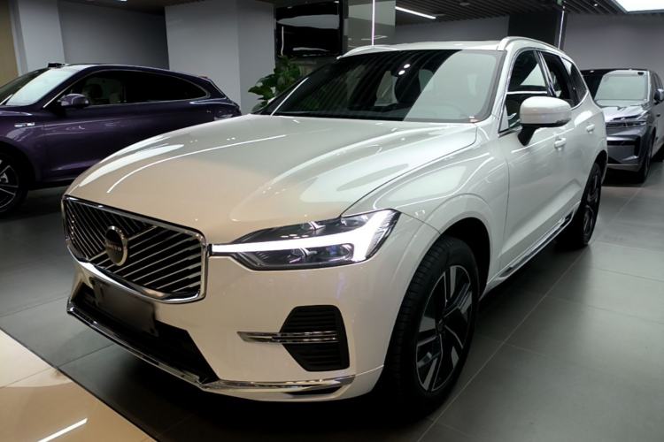 Volvo XC60 2026 — фото 1