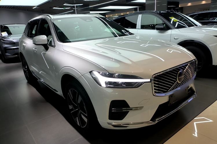Volvo XC60 2026 — фото 3