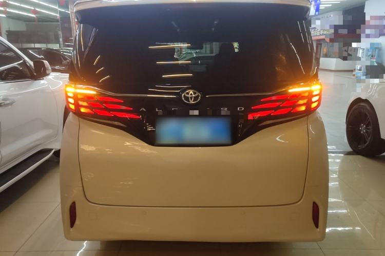 Toyota Alphard 2024 — 5