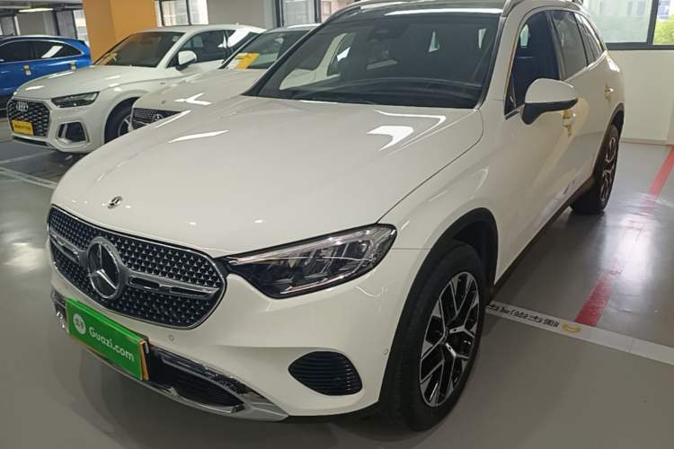 Mercedes-Benz GLC 260 L 2023 — фото 1