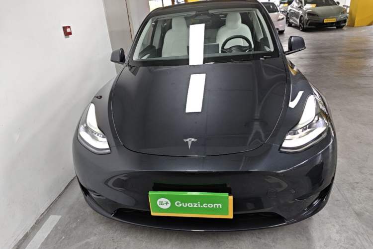 Tesla Model Y 2024 — 2