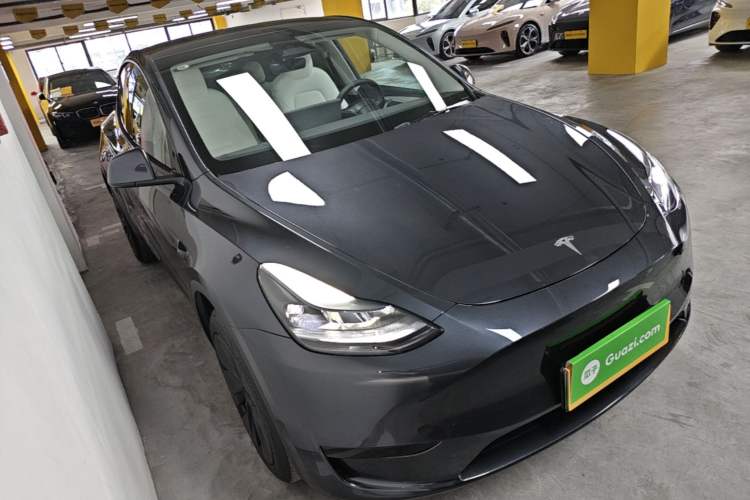 Tesla Model Y 2024 — 3