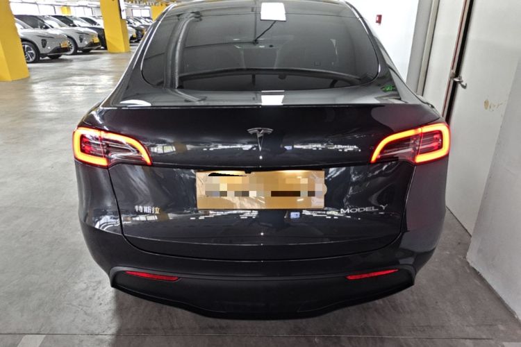 Tesla Model Y 2024 — 5