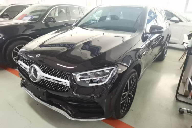Mercedes-Benz GLC 260 L 2020 — фото 1