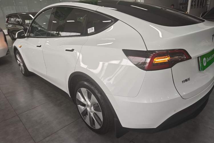 Tesla Model Y 2022 — 4