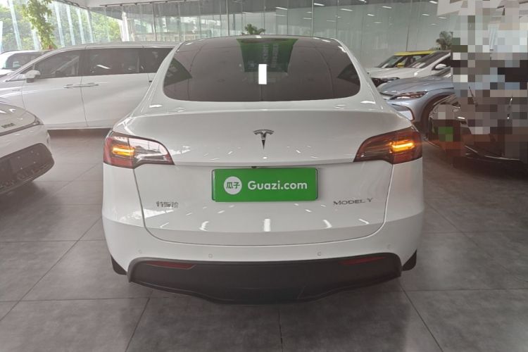 Tesla Model Y 2022 — 5