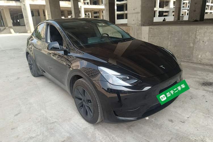 Tesla Model Y 2023 — 3