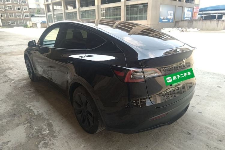Tesla Model Y 2023 — 4