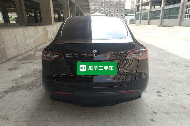 Tesla Model Y 2023 — 5