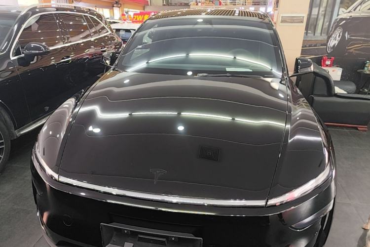 Tesla Model Y L 2025 — 2