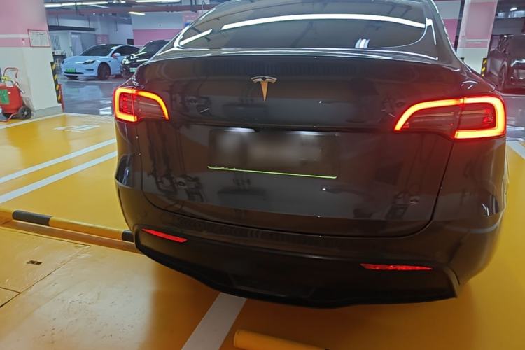 Tesla Model Y 2022 — 5