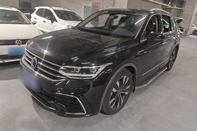 Volkswagen Tiguan L 2023 — фото 1