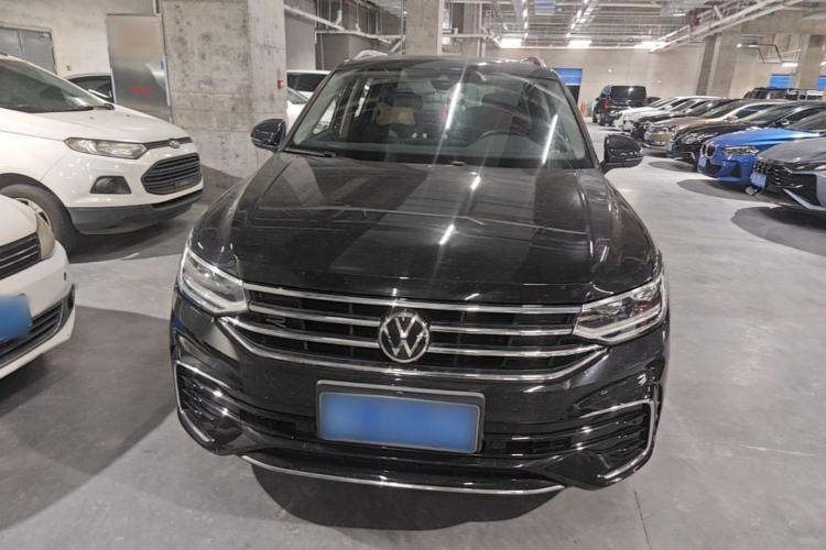 Volkswagen Tiguan L 2023 — фото 2