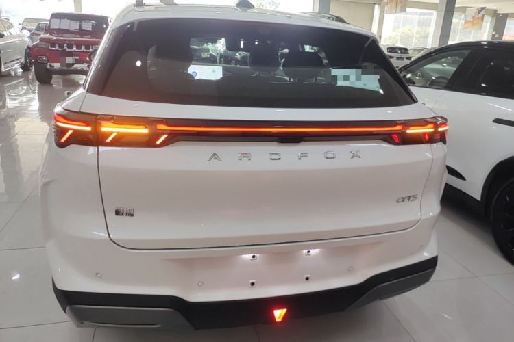 Arcfox Alpha T5 2026 — 5