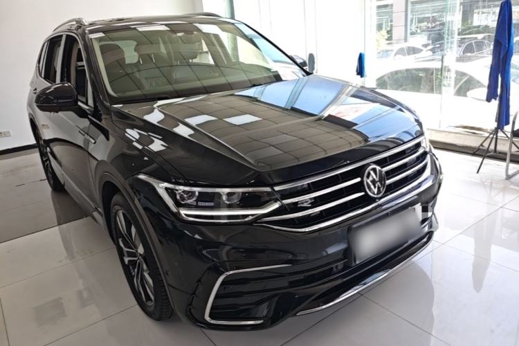 Volkswagen Tiguan L 2022 — фото 3