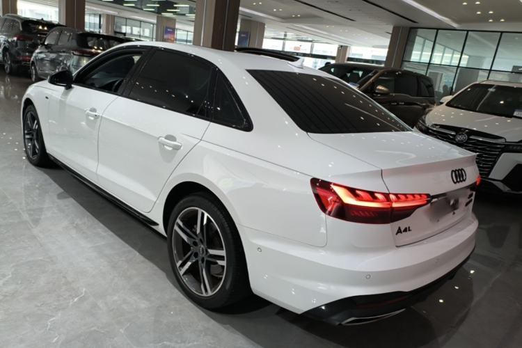 Audi A4 2022 — 4