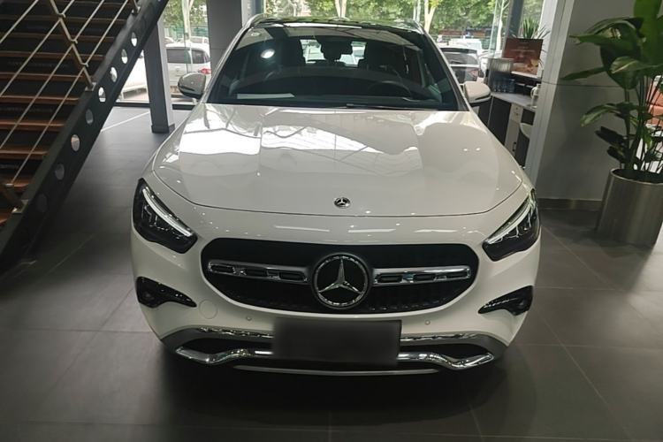 Mercedes-Benz GLA 220 2024 — 2