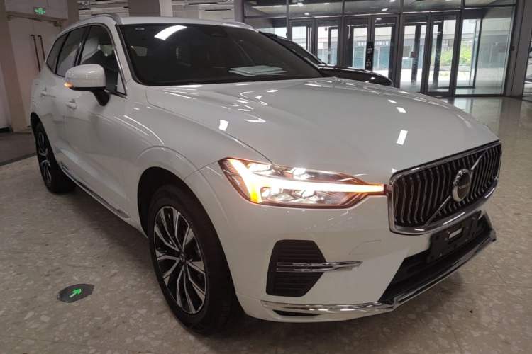 Volvo XC60 2025 — 3