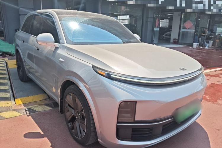 Li Auto L8 2023 — 3