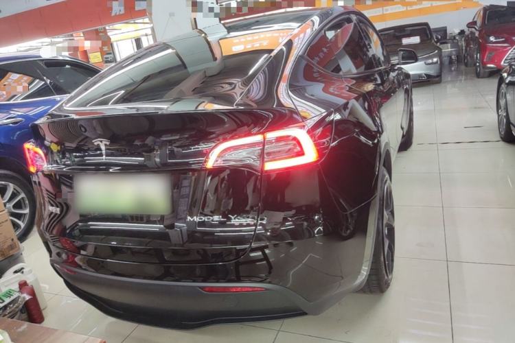 Tesla Model Y 2022 — 5