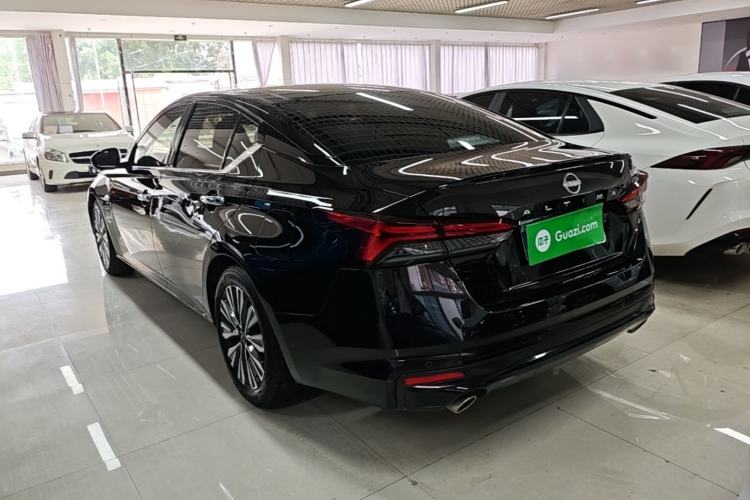 Nissan Altima 2022 — 4