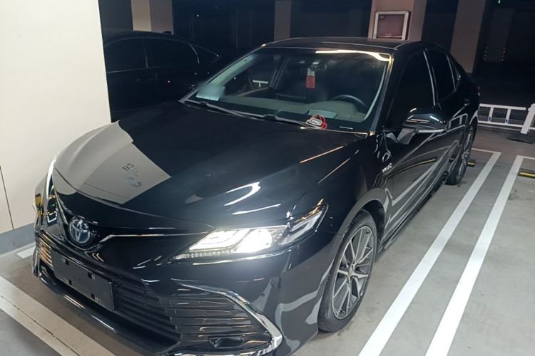 Toyota Camry 2021 — фото 1