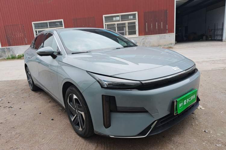 Geely Galaxy L6 2024 — 3