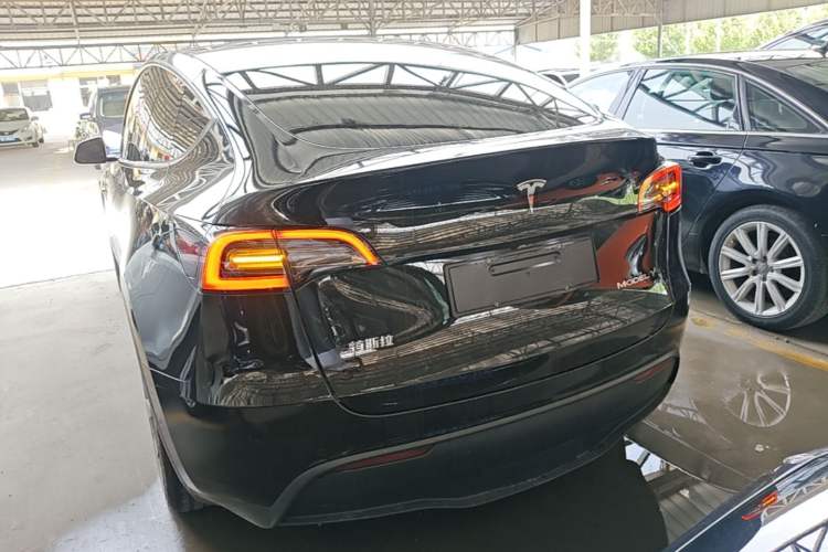 Tesla Model Y 2022 — 5