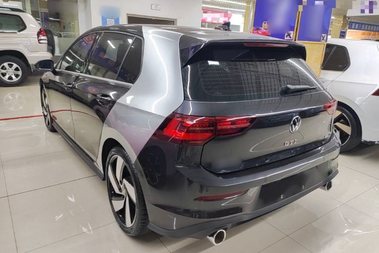 Volkswagen Golf GTI 2023 — 4