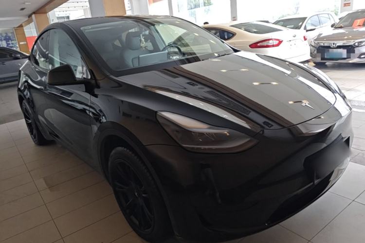 Tesla Model Y 2022 — 3