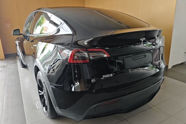 Tesla Model Y 2022 — 4