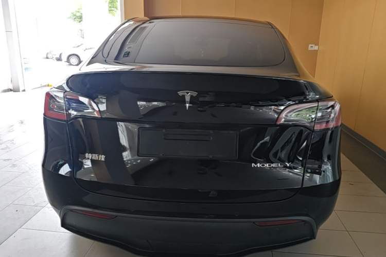 Tesla Model Y 2022 — 5