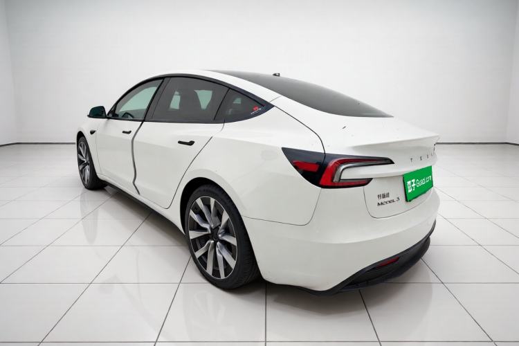 Tesla Model 3 2023 — 4