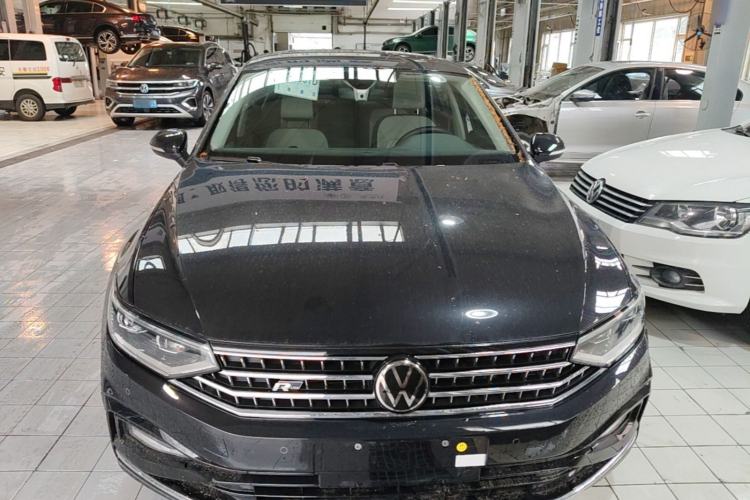 Volkswagen Magotan 2023 — 2